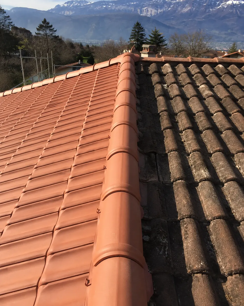 Réfection : tuiles neuves et ancienne couverture